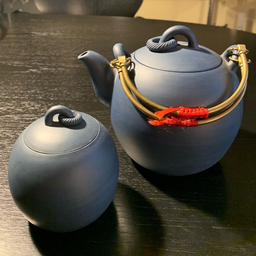 Earthenware tea pot+jar Set Brass handle silk cord Palais des Thés Paris BNWT